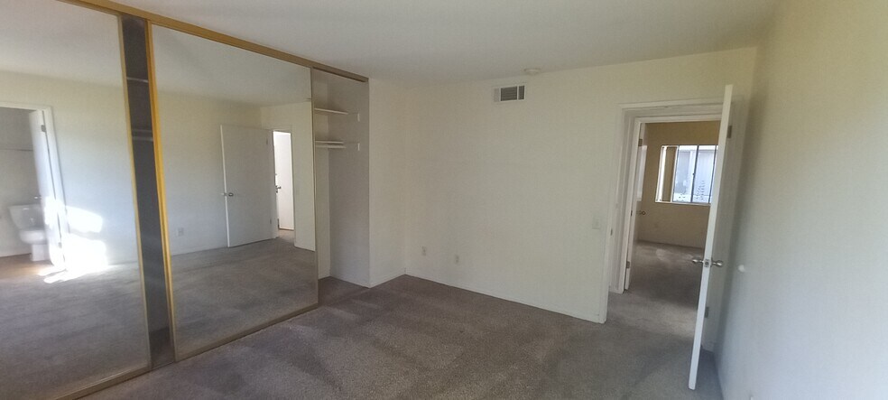 Building Photo - 17087 W Bernardo Dr