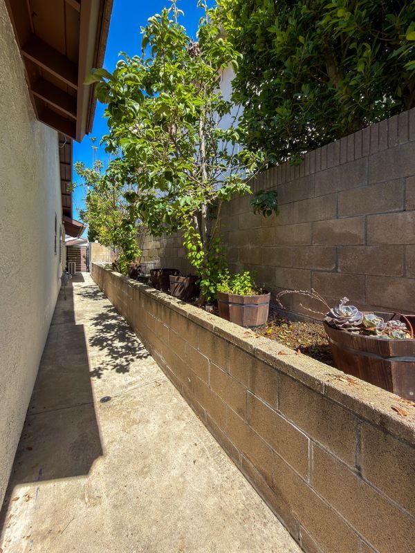 Building Photo - 5445 Sunvalley Ct