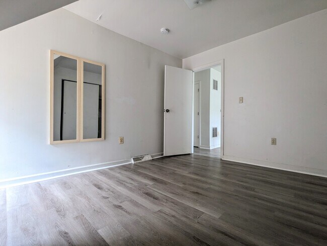 Building Photo - 5552 Black St