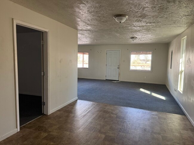 Building Photo - 724 Searcy Ave