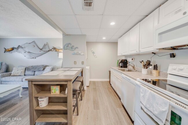 Building Photo - 6903 N Lagoon Dr