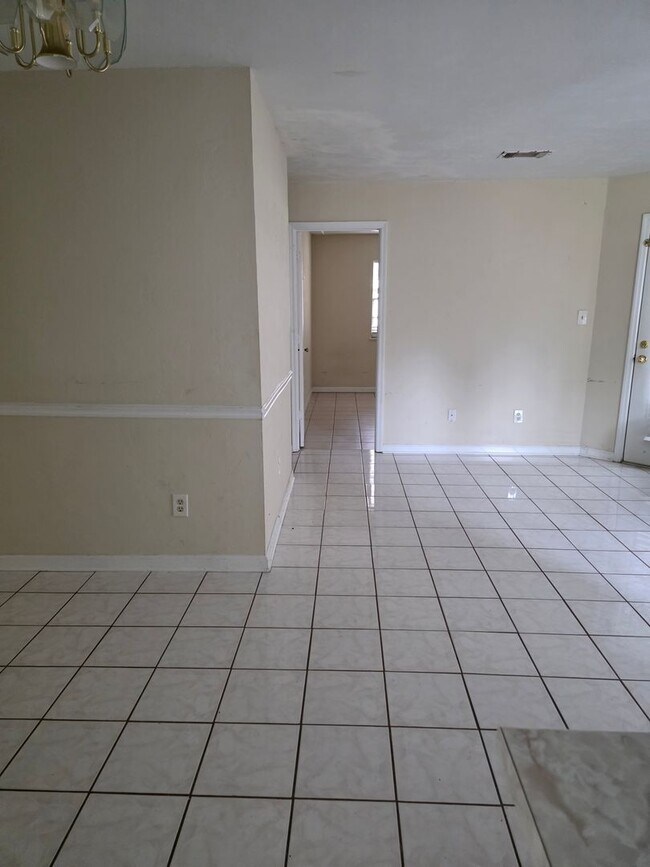 Building Photo - 3725 Sutor Ct