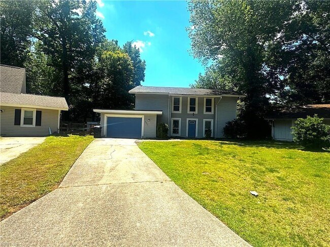 Building Photo - 4033 Foxwood Dr