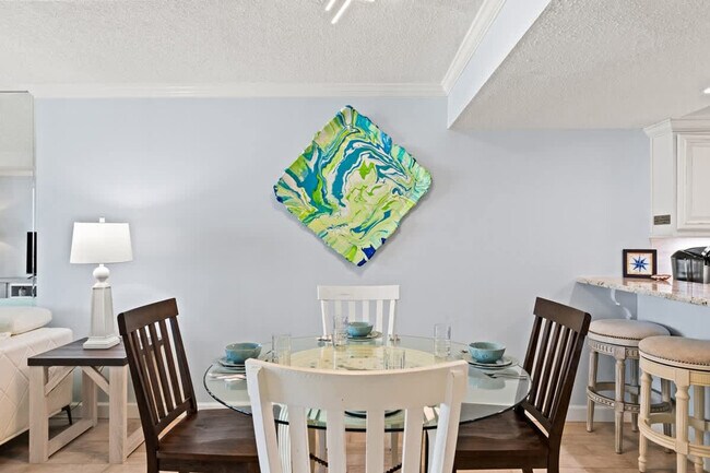 Building Photo - 7205 Thomas Dr