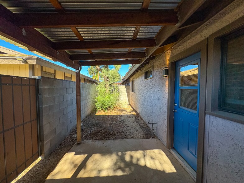 Building Photo - 515 E Dunbar Dr