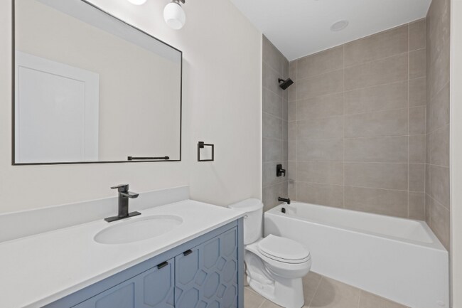 Building Photo - 1295 Holmden Ave