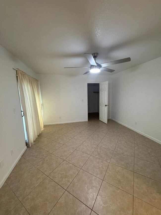 Building Photo - 2-Bedroom Condo in Prime Mesa Location!