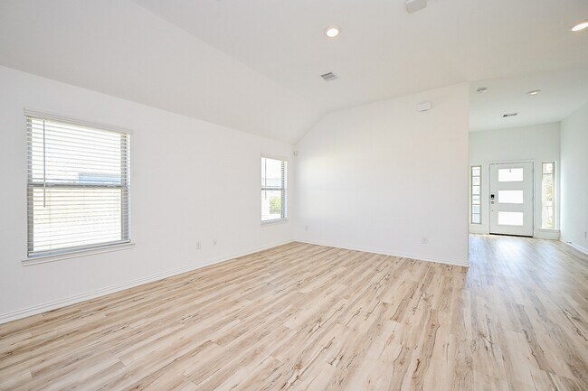 Building Photo - 12503 Highgrove Springs Dr