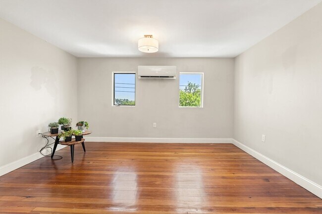 Building Photo - 159 Cowper St