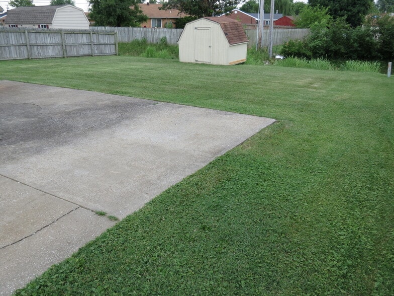 Building Photo - 2405 Strickland Dr