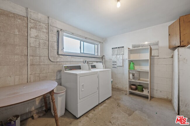 Building Photo - 10653 Holman Ave