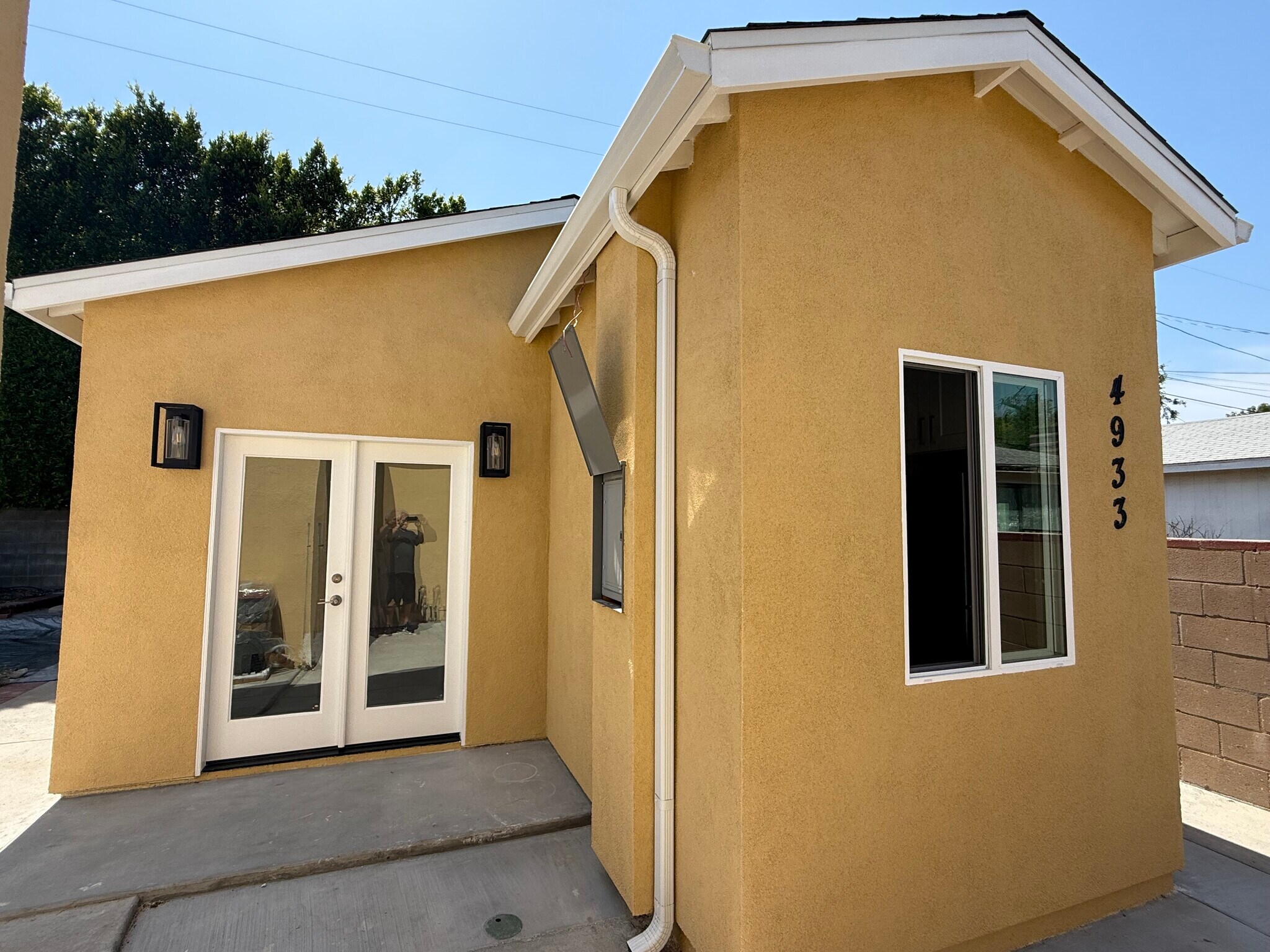 Building Photo - 4931 Placidia Ave