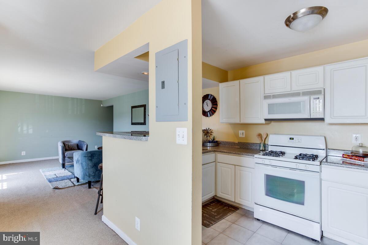 Building Photo - 2500 Markham Ln