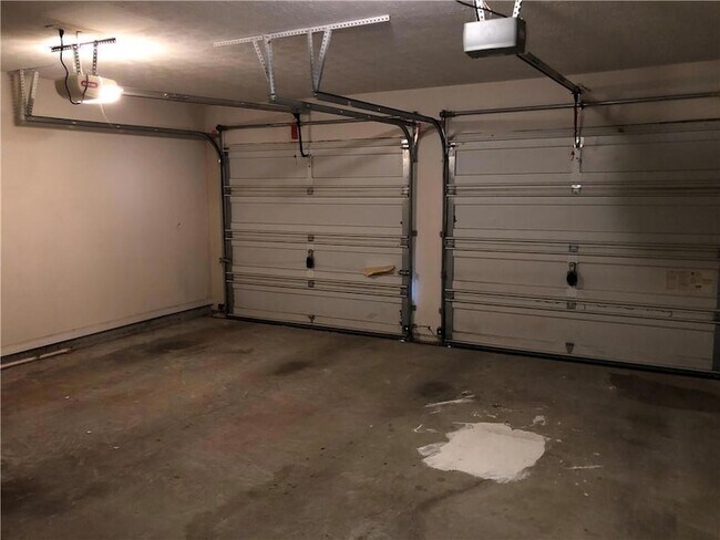 Building Photo - 370 Manor Glen Dr