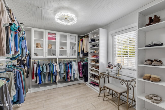 Building Photo - 646 S Pine St