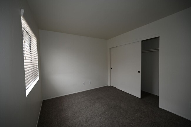 Building Photo - Spacious 3 Bed / 2.5 Bath Townhome in Gated Community – El Cajon