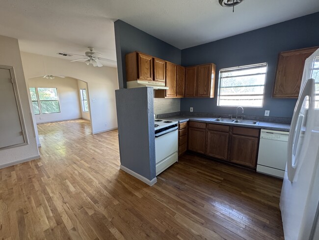 Kitchen - 709 E Elmira St