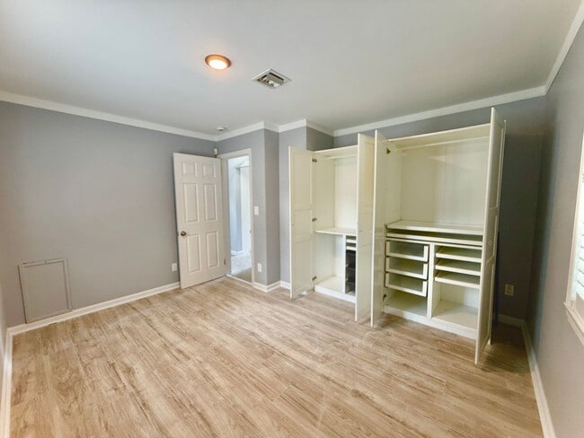 Building Photo - 1835 42nd Ave