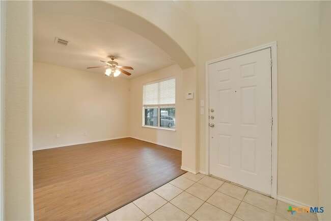 Building Photo - 121 Park Ln
