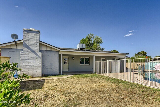 Building Photo - 1991 E Carson Dr