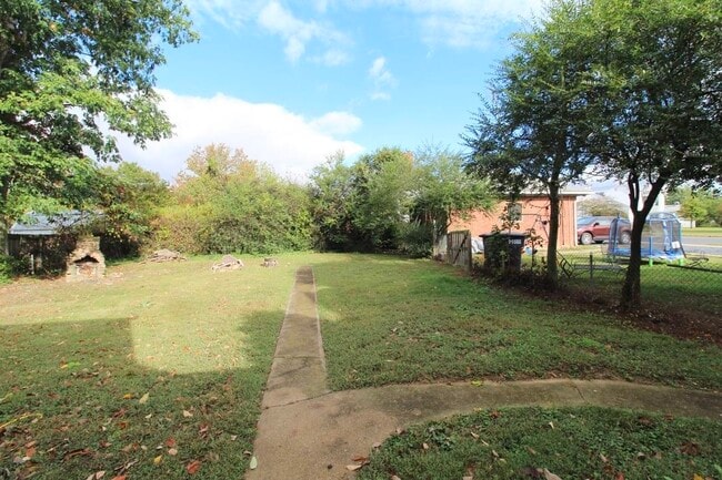 Building Photo - 805 S High St