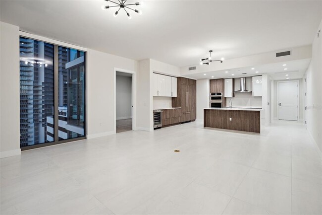 Building Photo - 301 1st St S