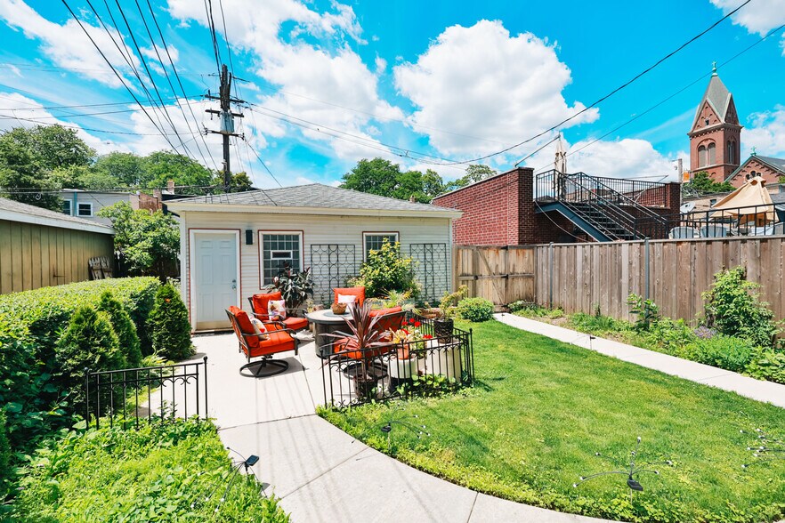 Building Photo - 4836 N Oakley Ave