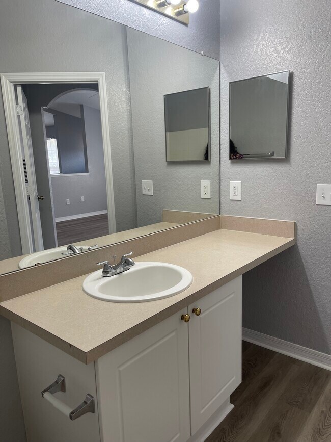 Building Photo - 839 Grand Regency Pointe