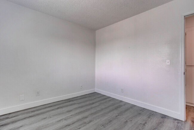 Building Photo - 921 Snug Harbor St
