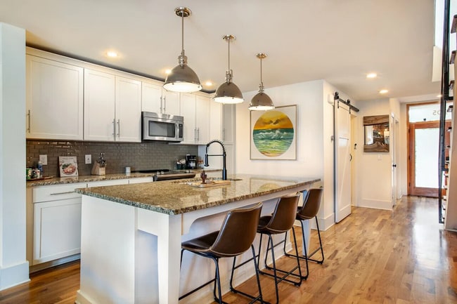 Building Photo - 205 Mews Way