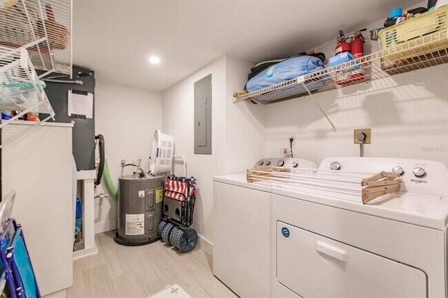 Building Photo - 1055 W Peppertree Dr