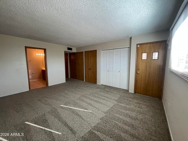 Building Photo - 3109 W Augusta Ave