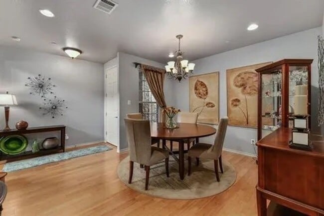 Building Photo - 2 Bed 2.5 Bath in Lewisville