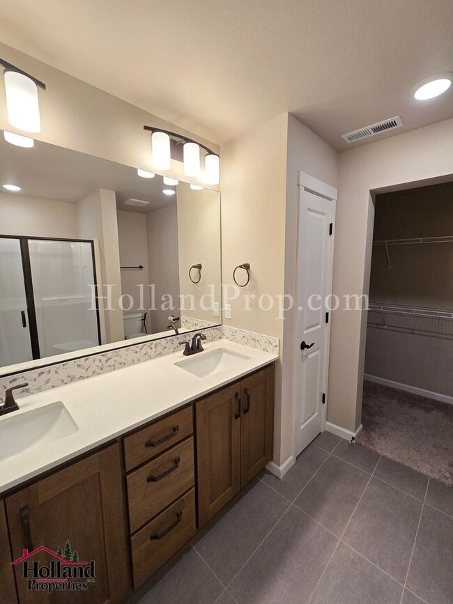 Building Photo - Charming 2-Bedroom, 1.5-Bath Home in a Pri...