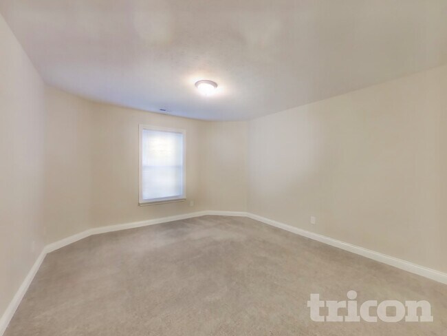 Building Photo - 722 Chestnut Ln