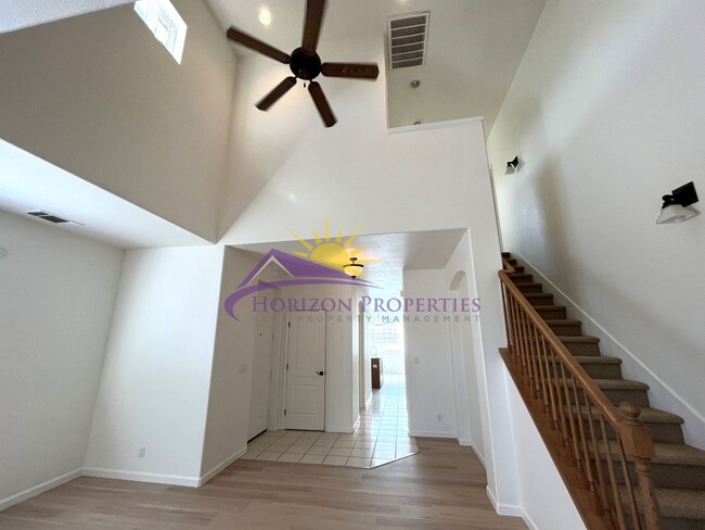 Building Photo - Bright 3 Bed 2.5 Bath 1,840 Sq. Ft. Fair O...