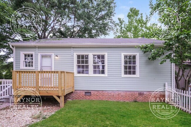 Building Photo - 206 Layton St