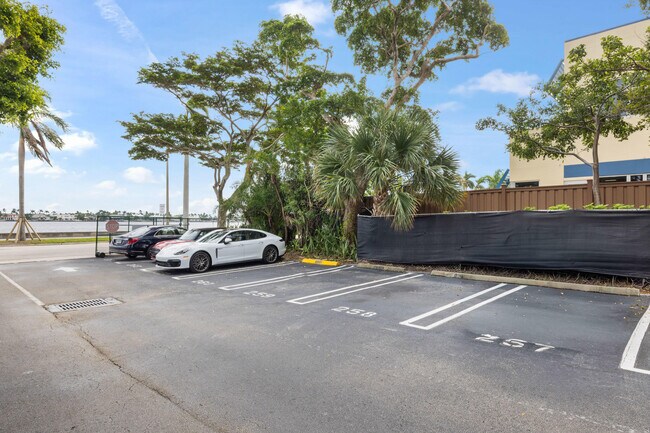 Building Photo - 1801 S Flagler Dr