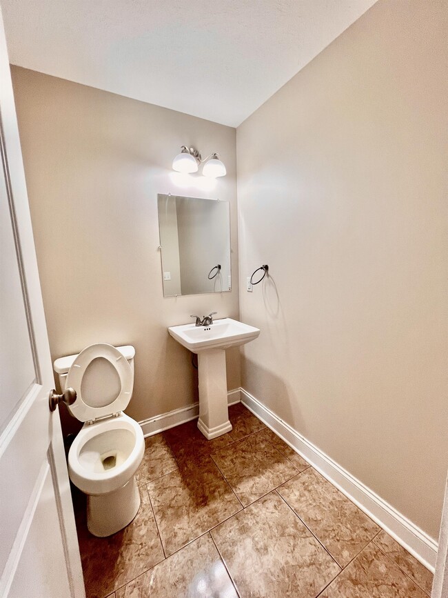 Building Photo - 40 Brownstone Dr
