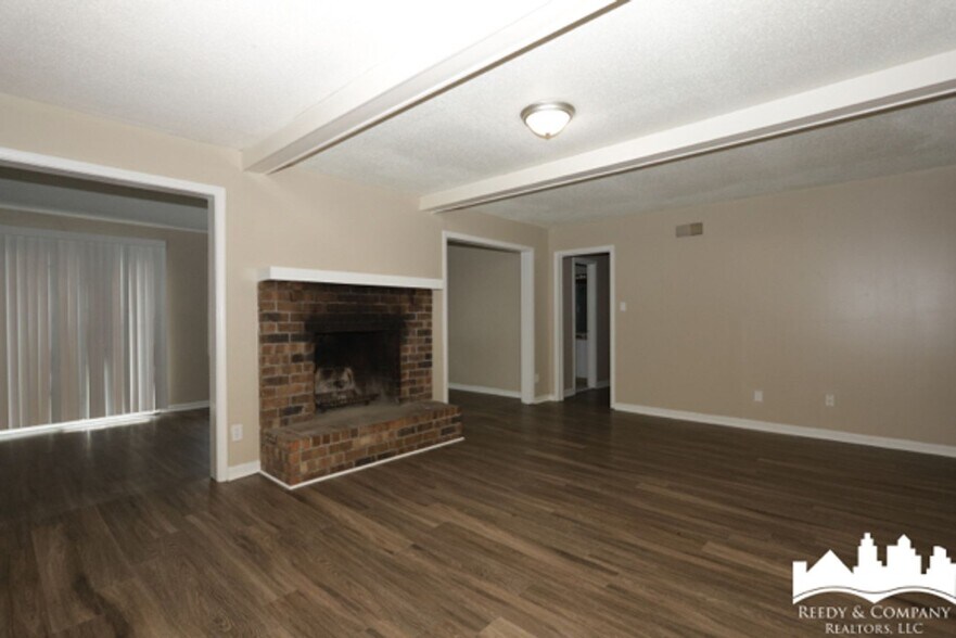 Building Photo - 5291 Twin Woods Ave