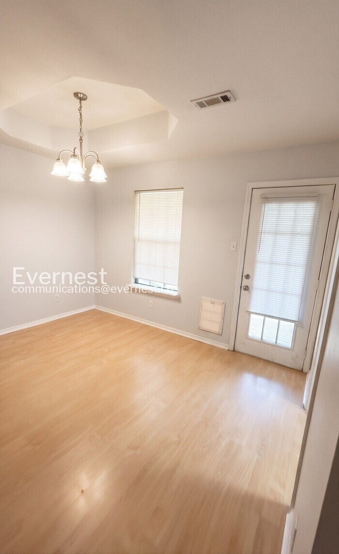 Building Photo - 24 Wagon Wheel Ct