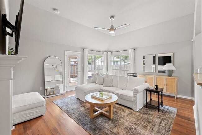 Building Photo - 9305 Donner Ln