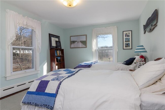 Building Photo - 323 Green Hill Rd