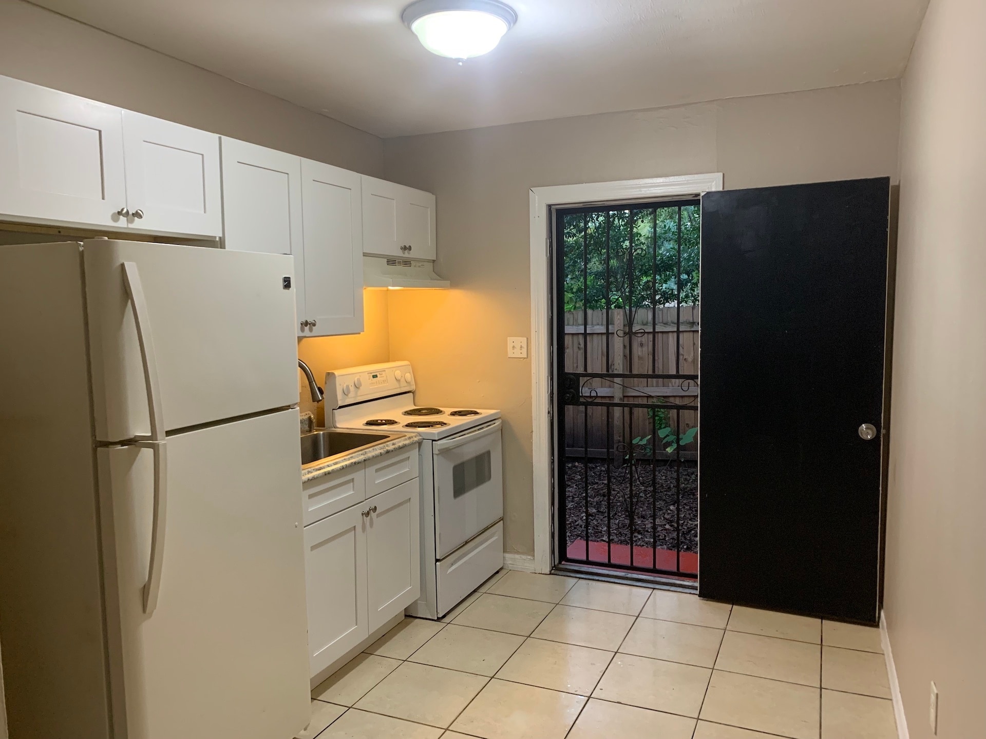 Building Photo - 10008 N Lantana Ave