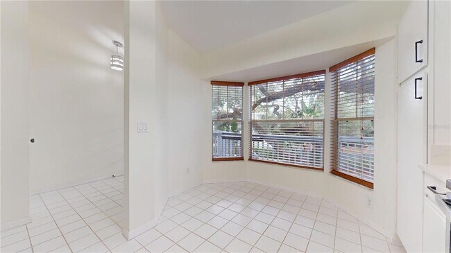 Building Photo - 315 S Edison Ave