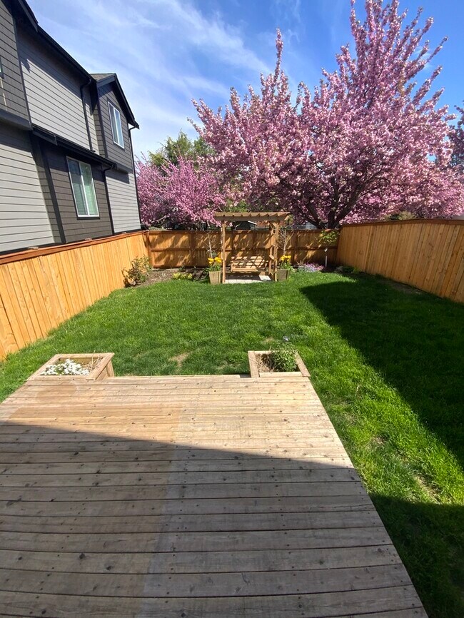 Building Photo - AVAILABLE NOW! Spanaway Home 3bdr & 2.5 bath 2 car garage & UPDATED FLOOR PLAN