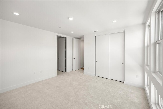 Building Photo - 164 Apron