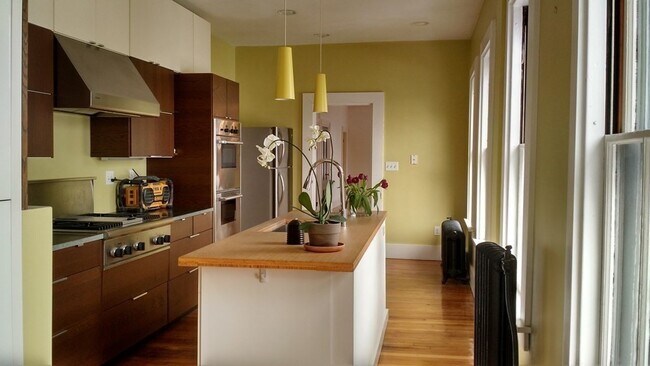 Building Photo - 26 Delle Ave