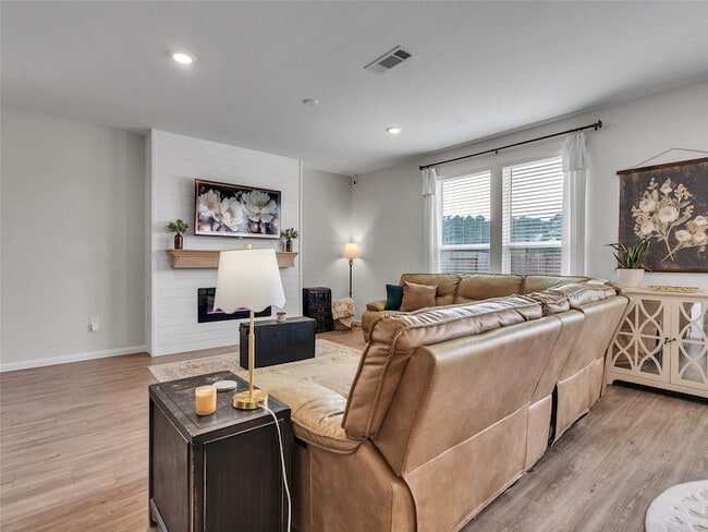 Building Photo - 25623 Balsamroot Dr