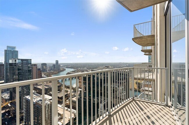 Building Photo - 360 Nueces St